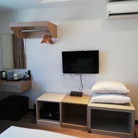 Ease Hotel Kota Kinabalu Exterior photo