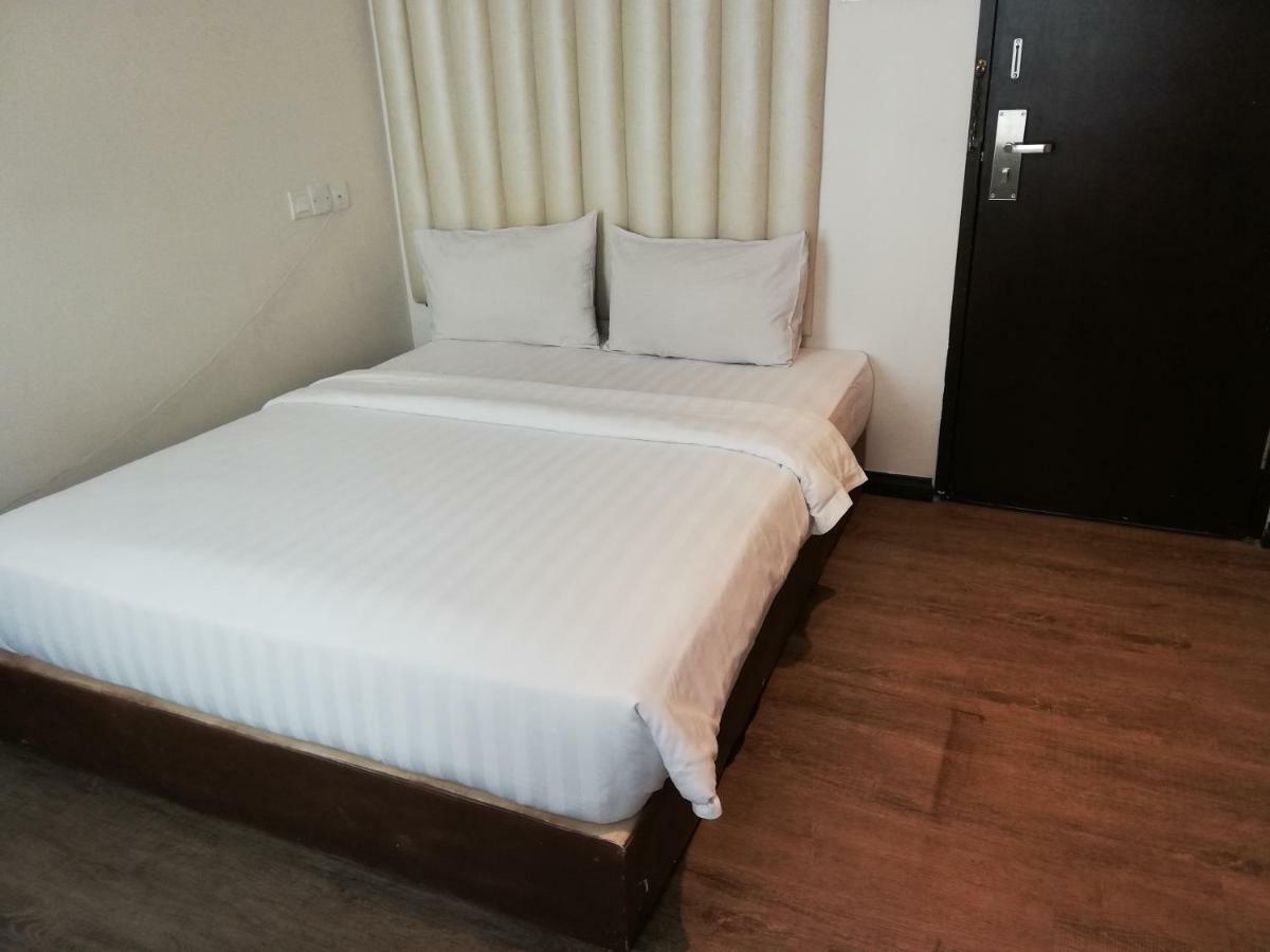 Ease Hotel Kota Kinabalu Exterior photo